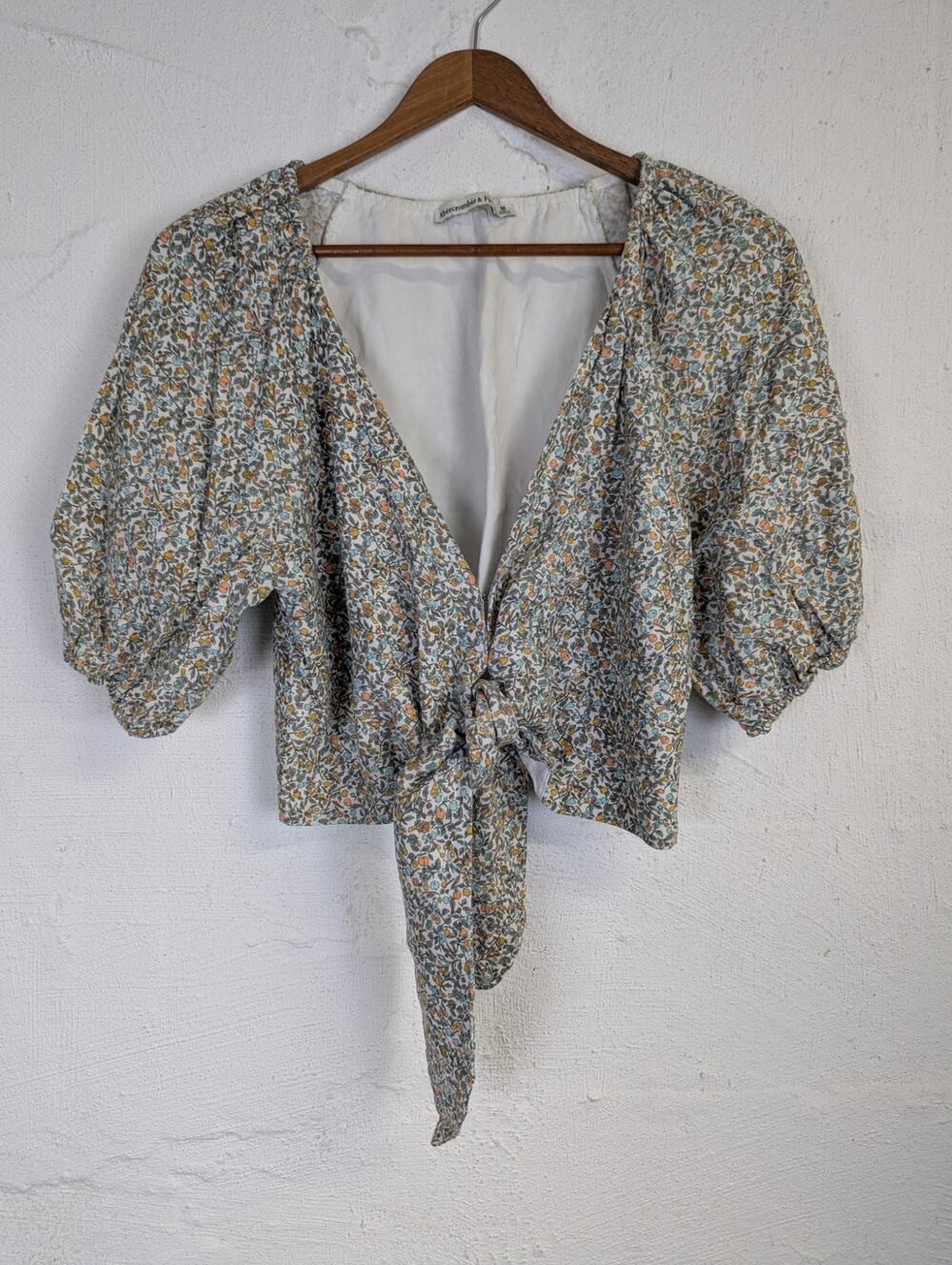 Abercrombie & Fitch Floral Tie-Front Puff Sleeve Blouse in Cream, Blue, Yellow